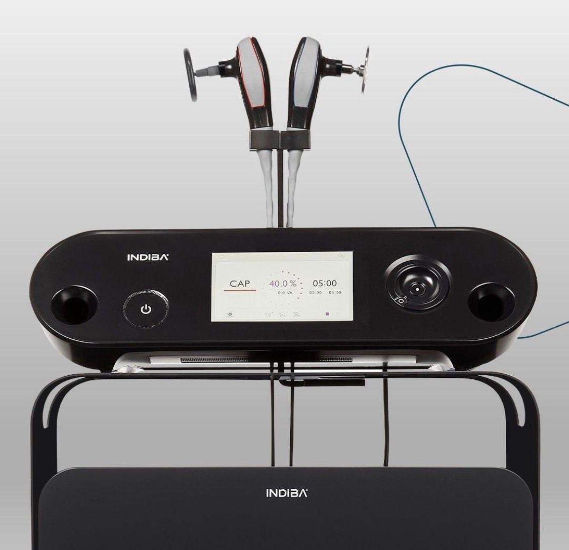 Equipo INDIBA EDNA Pro Max con sus cabezales aplicadores capacitivo y resistivo